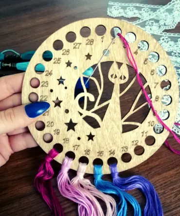 Wooden Embroidery Cross Stitch Organizer with Small Needle Holder Magnet - Design14