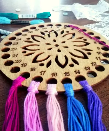 Wooden Cross Stitch Organizer with Small Needle Holder Magnet - Design12