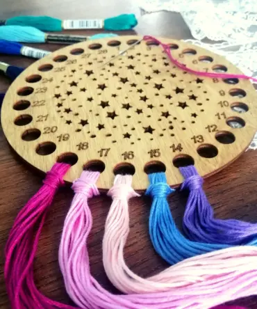 Wooden Cross Stitch Organizer with Small Needle Holder Magnet - Design9