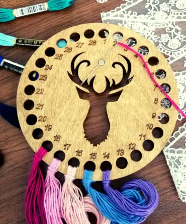 Wooden Embroidery Cross Stitch Organizer with Small Needle Holder Magnet - Design15