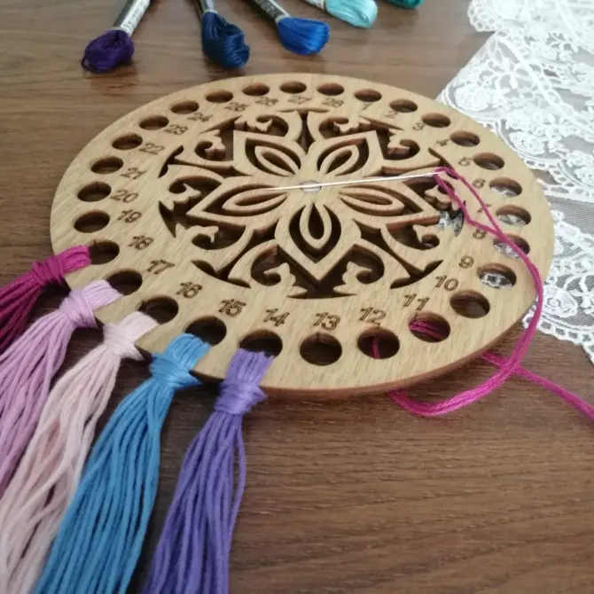 Wooden Round Thread Sorter with Needle Holder Magnet, Embroidery Floss Organizer Design 2 - Image 4