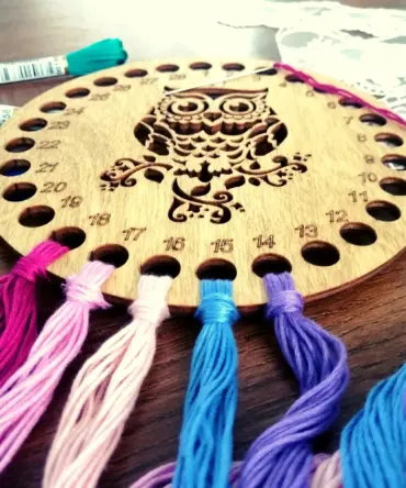 Wooden Embroidery Cross Stitch Organizer with Small Needle Holder Magnet Design16