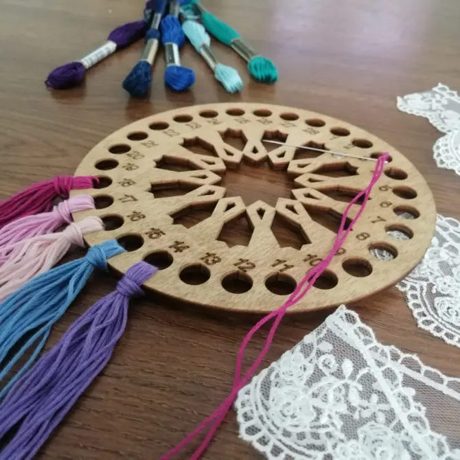 Lonjew Round Thread Sorter with Needle Holder Magnet - Wooden Art Embroidery Floss Organizer Design 1 - Image 5