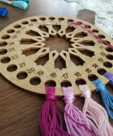 Lonjew Round Thread Sorter with Needle Holder Magnet - Wooden Art Embroidery Floss Organizer Design 1